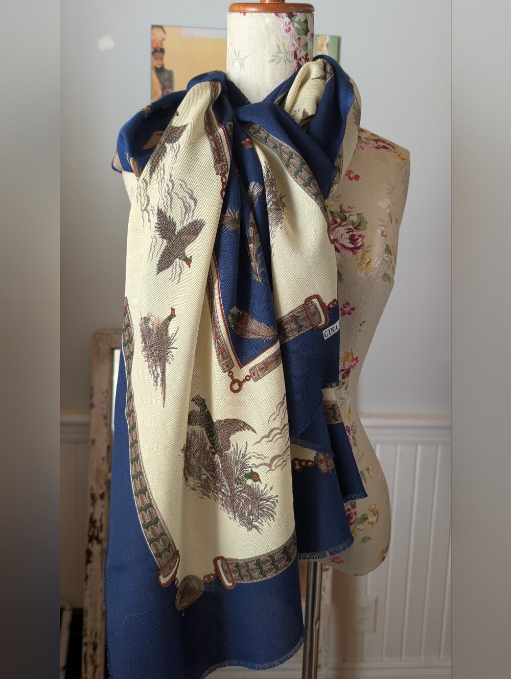 Gina Ruccini Scarf - Picture 4 of 9